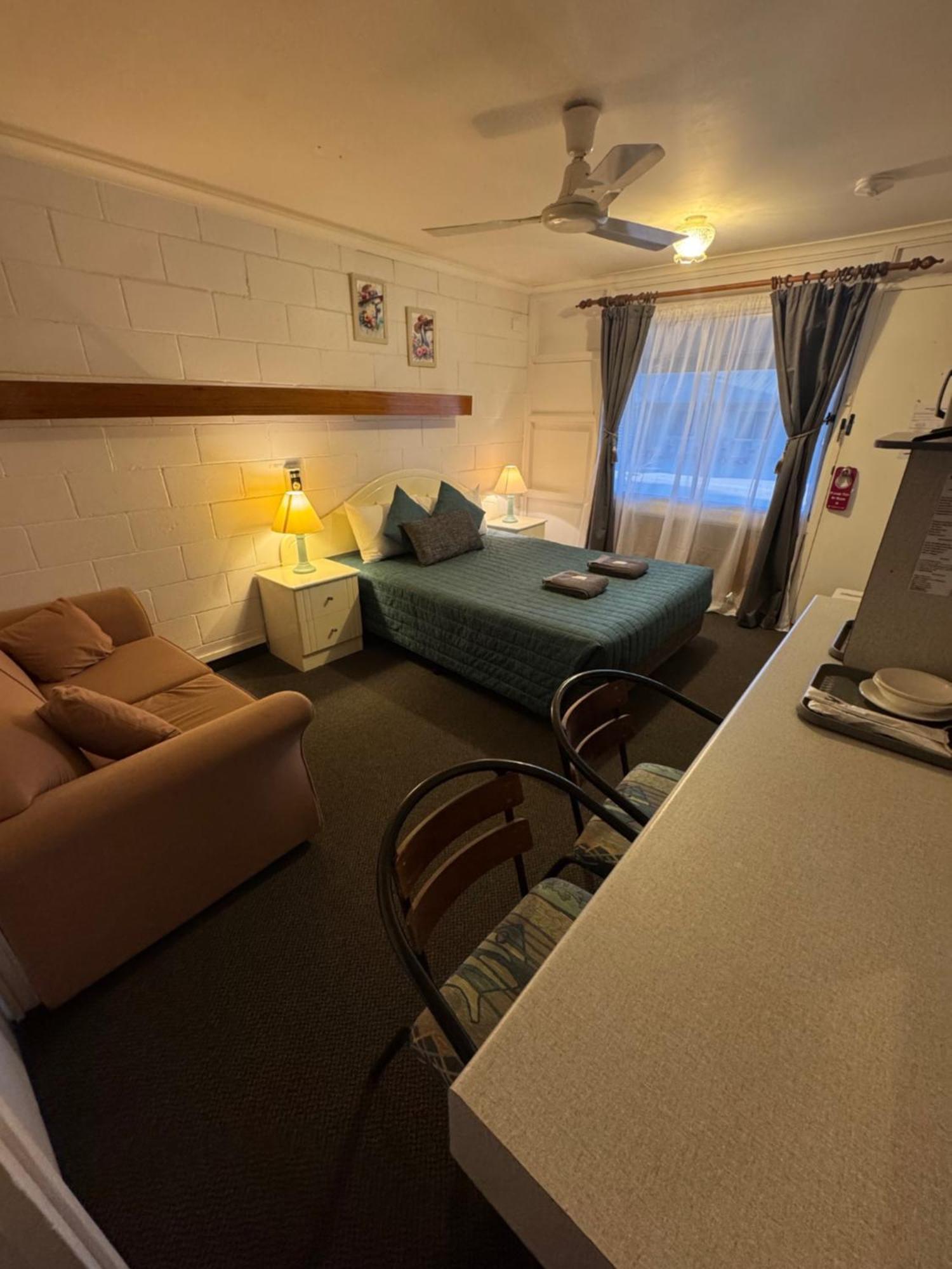 Warrego Motel Charleville Exterior photo