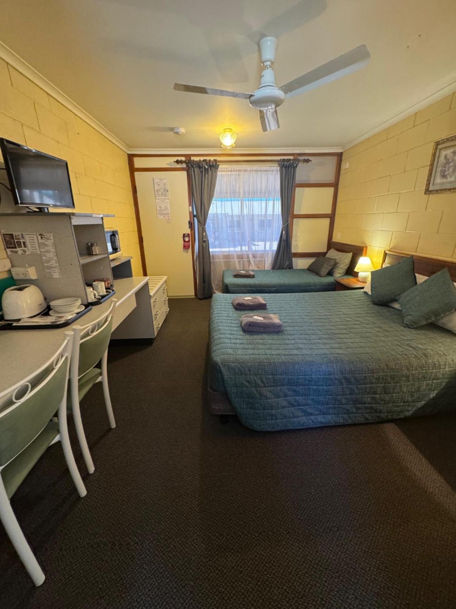 Warrego Motel Charleville Exterior photo